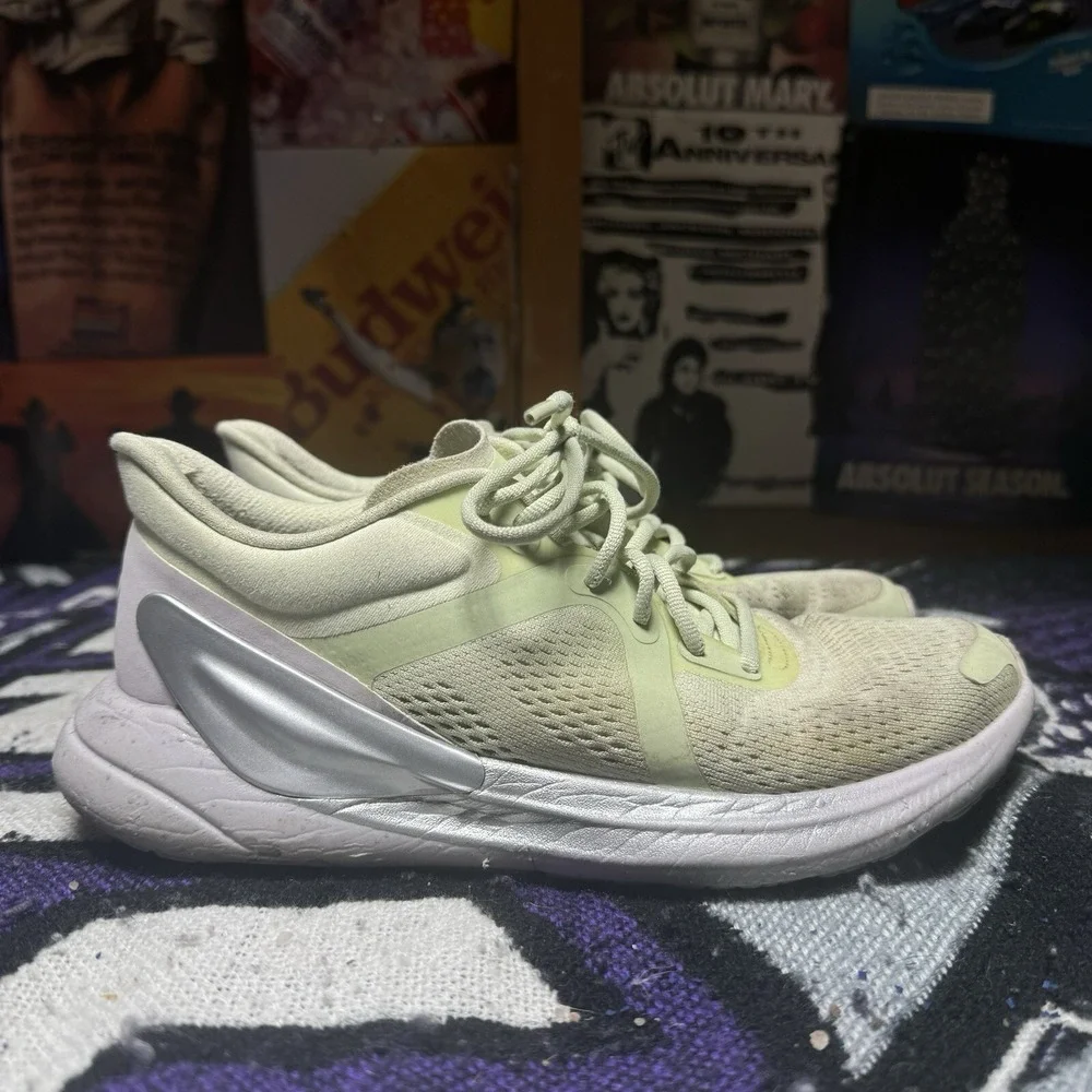 Size 7 - Lululemon Blissfeel Womens Running Shoe DEWY/FTLV/HIYE‎